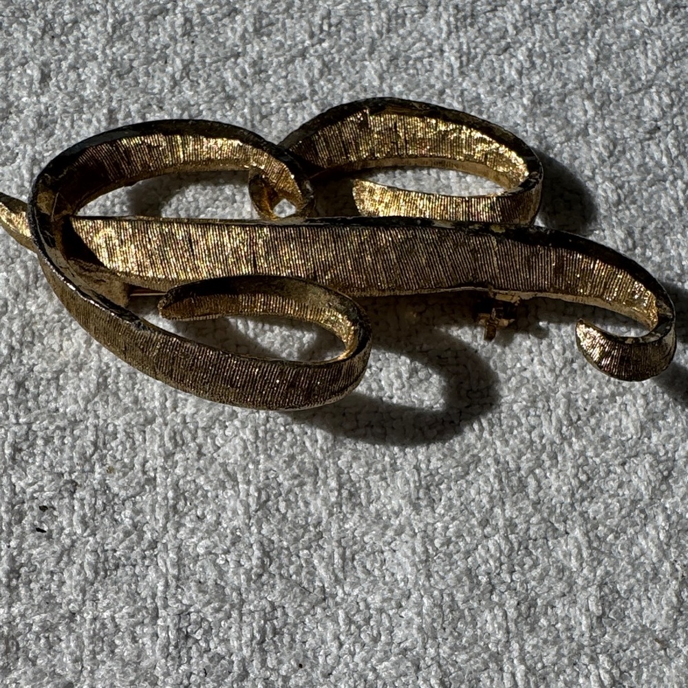Vintage Mamselle Monogram Initial Gold Tone Decorative Letter B Brooch Pin - Picture 4 of 8